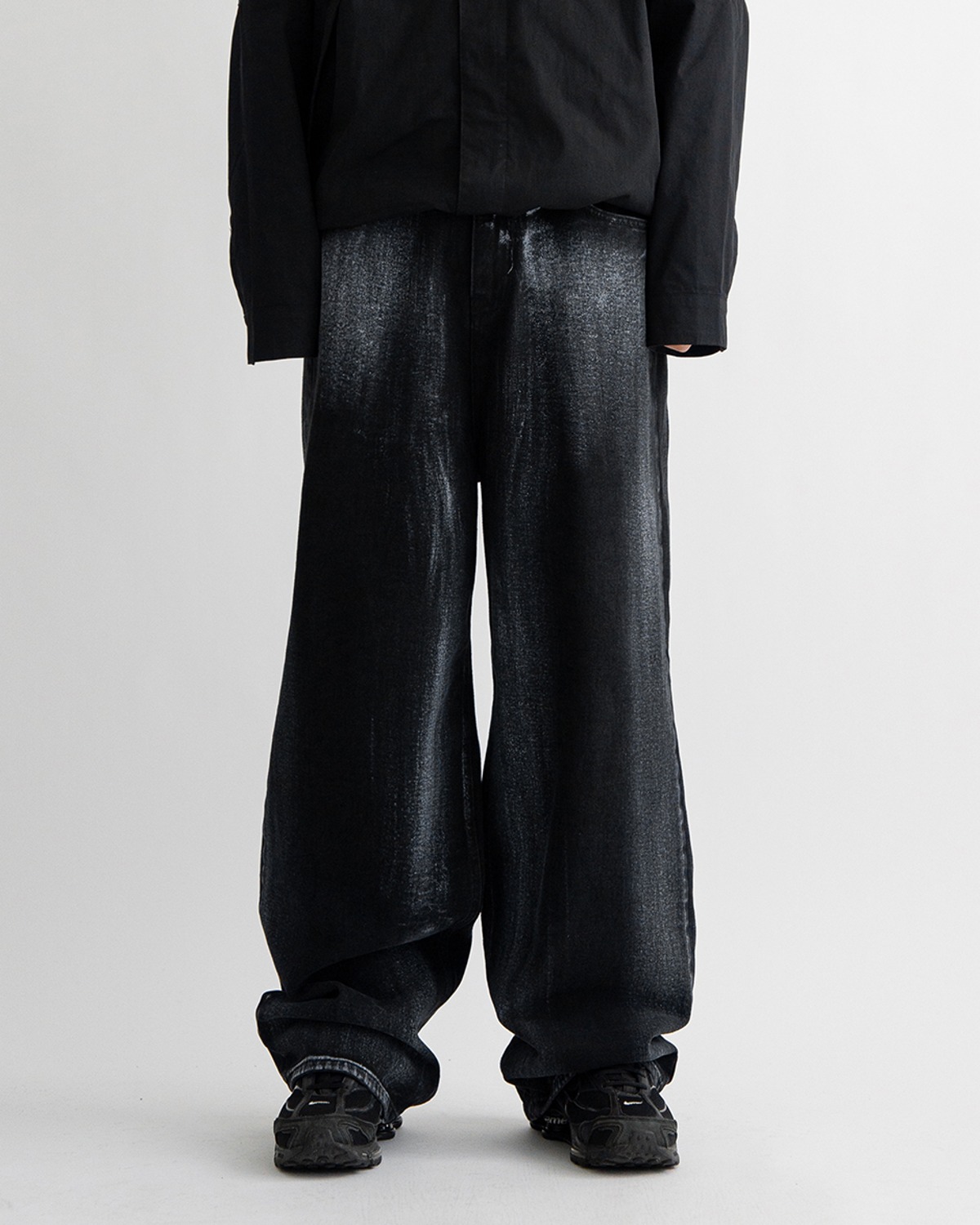 Painted black denim pants (1C)